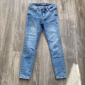 Good American - Good Legs High Rise Skinny Jeans in Light Wash - Size 26/2
